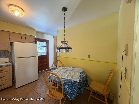 3rd image of 15 Redwood Road