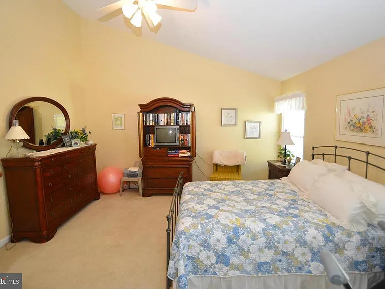 25547 Gwynneth Sq — Photo 7