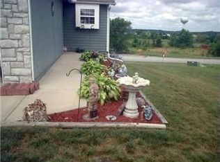 104 Grae Ct, Tonganoxie, KS 66086
