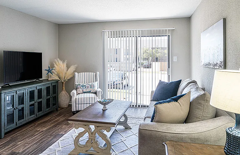 Captain's Landing Apartments — Photo 10