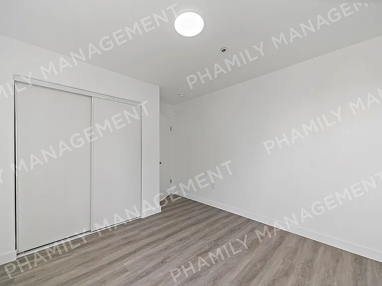 5227 Huntington Dr N #2 — Photo 13