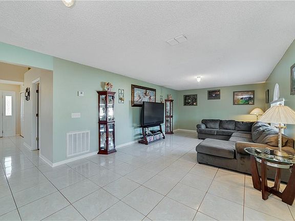 4th image of 102 Pinefield Dr