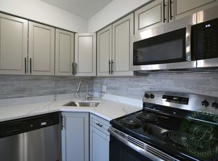 7500 N Winchester Ave #305, Chicago, IL 60626