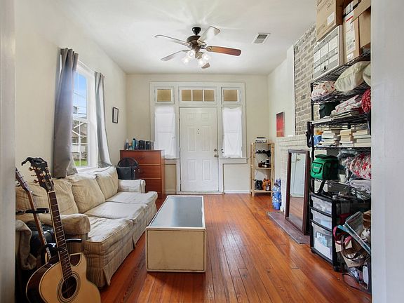 3rd image of 2517 Dante St