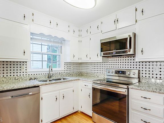 4th image of 4300 Cary Dr
