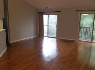 374 Sandhurst Cir APT 3, Glen Ellyn, IL 60137