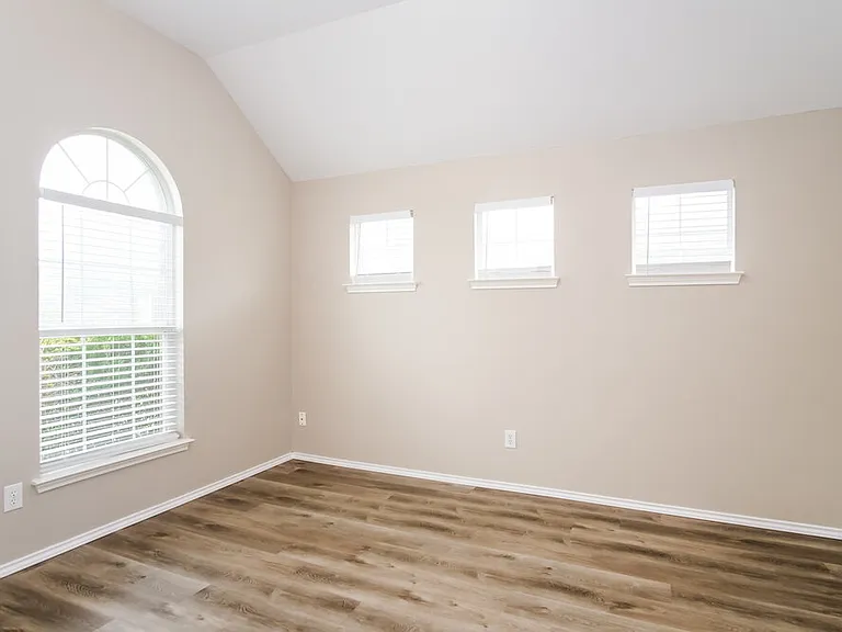 837 Clear Springs Holw — Photo 9