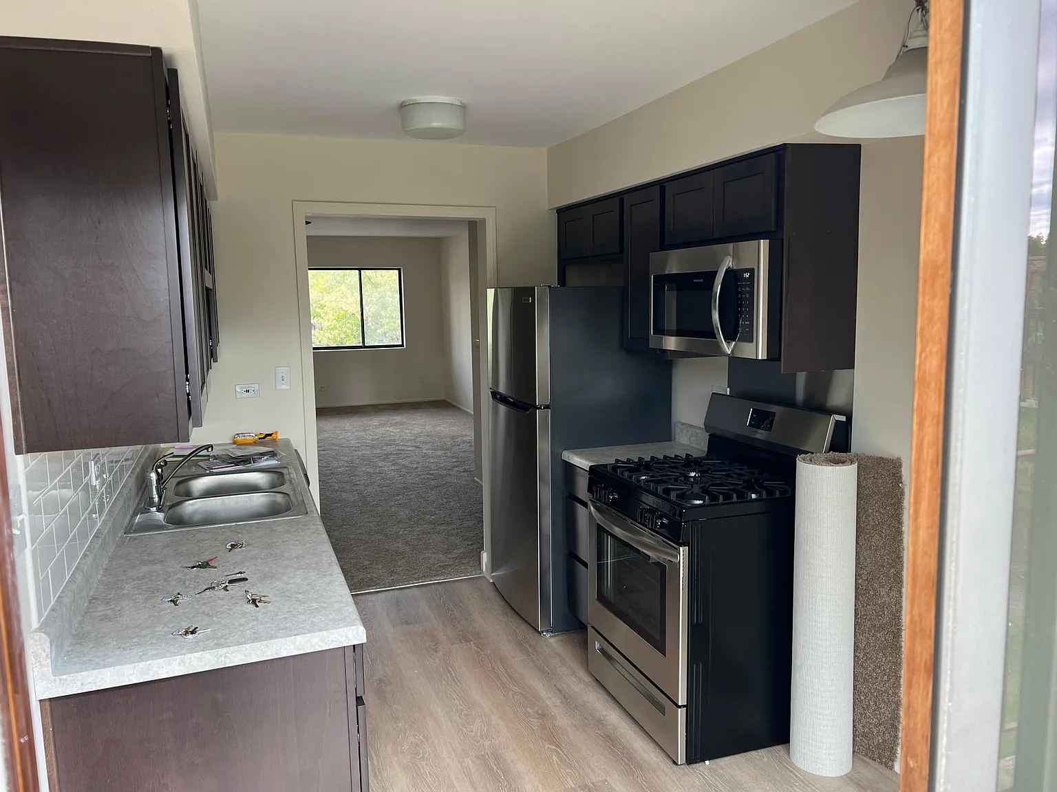 2 bed, 850 sqft, $1,600 — Photo 2