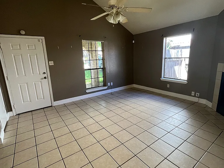 4218 Hawk Meadow Dr — Photo 3
