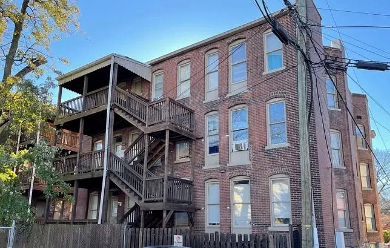 Building Photo 3