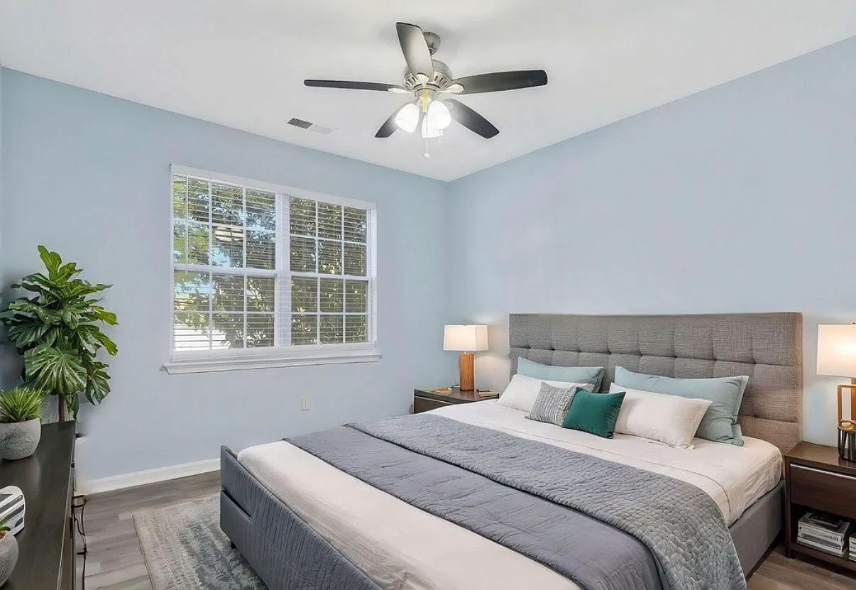 2 bed, 947 sqft, $2,400 — Photo 1