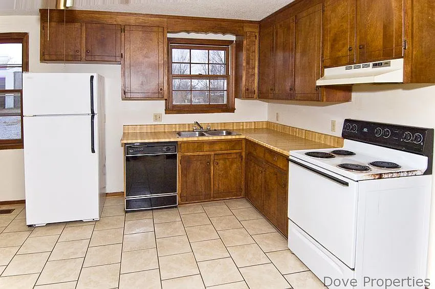 3 bed, 2.0 bath, 1075 sqft, $1,650 — Photo 3