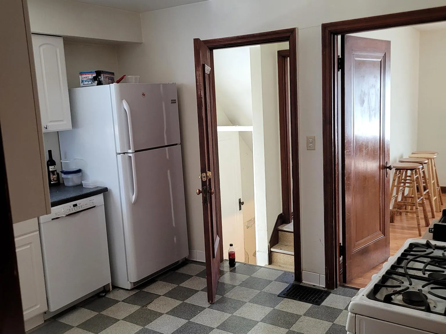 3 bed, 2208 sqft, $1,800 — Photo 3