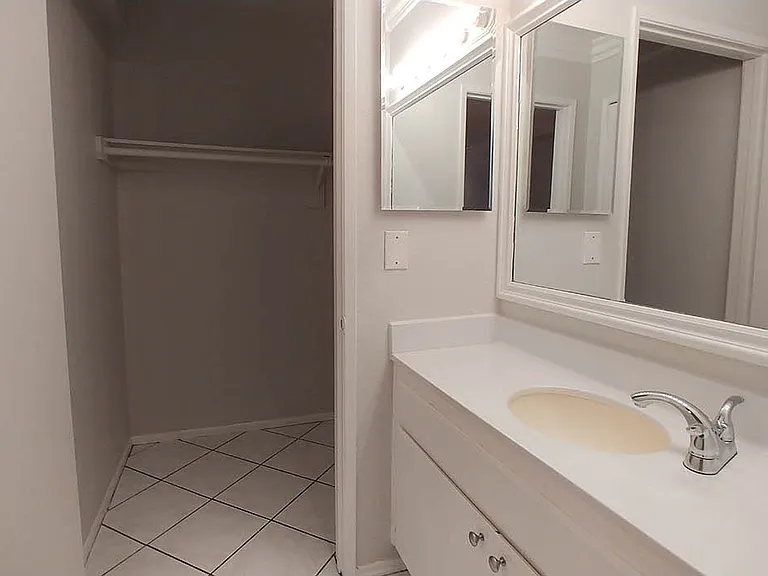 Five Star Suites — Photo 221