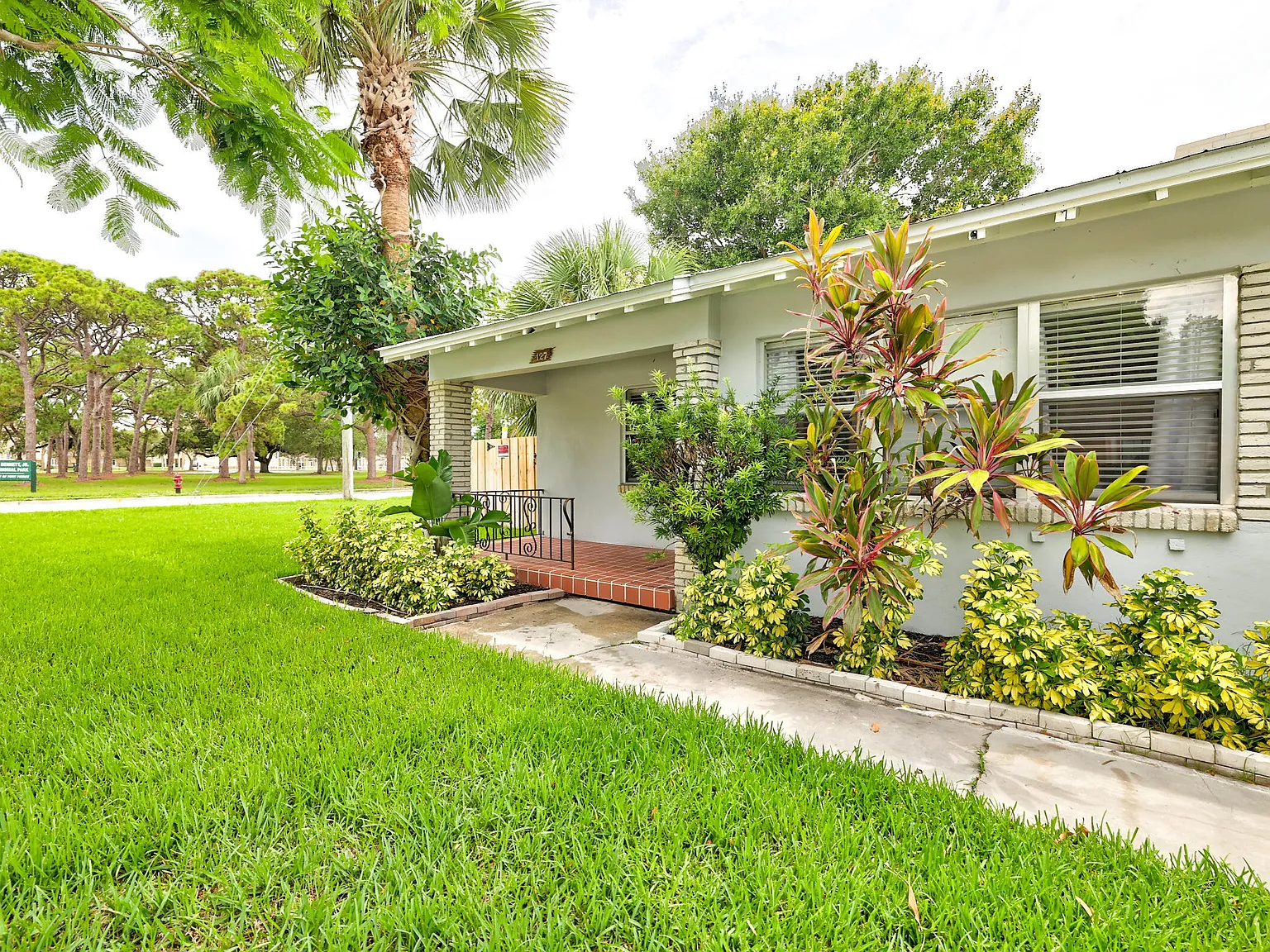 2 bed, 1.0 bath, 809 sqft, $1,800 — Photo 2