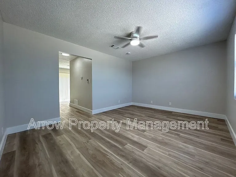 1216 S Jackson St — Photo 2