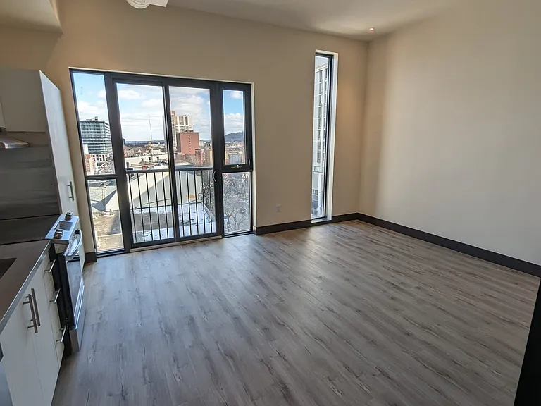 121 King St E #602 — Photo 5