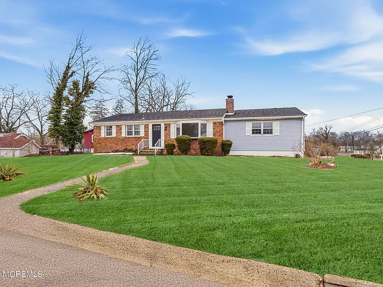 1041 Mulberry Pl — Photo 3