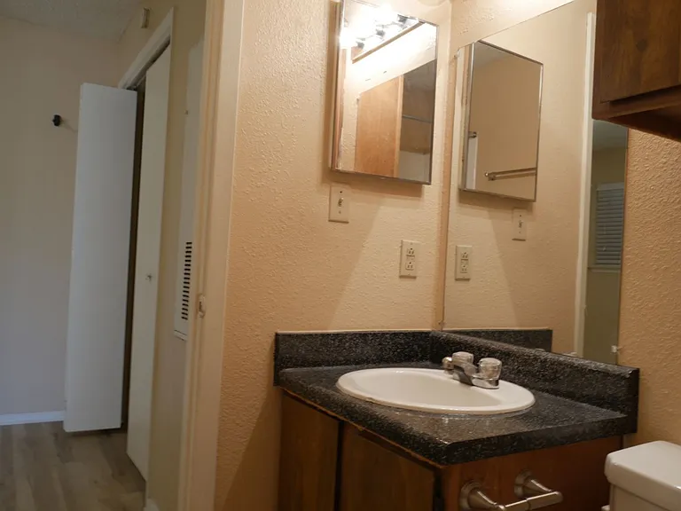 Englebrook Apartments — Photo 31