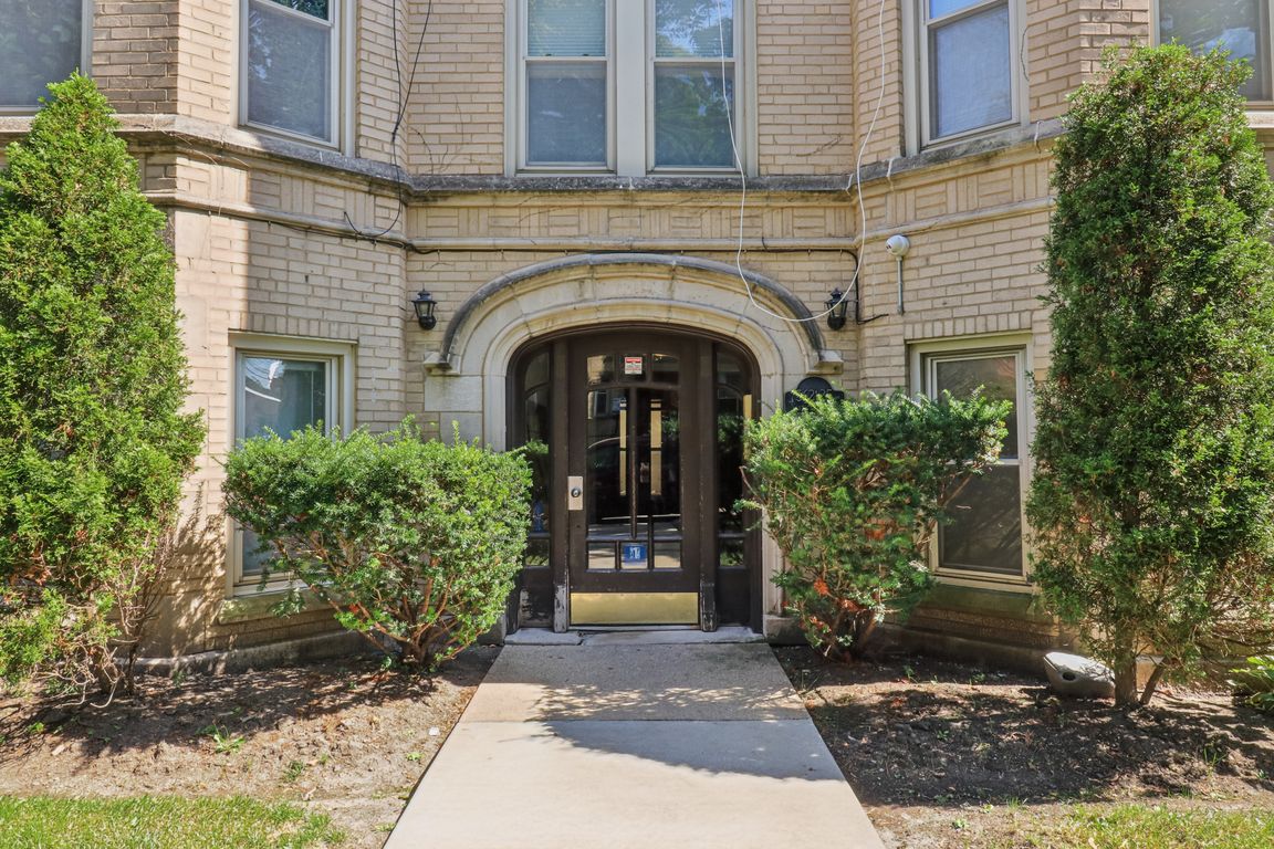 N Spaulding Ave unit 3s-S1909-001.jpg