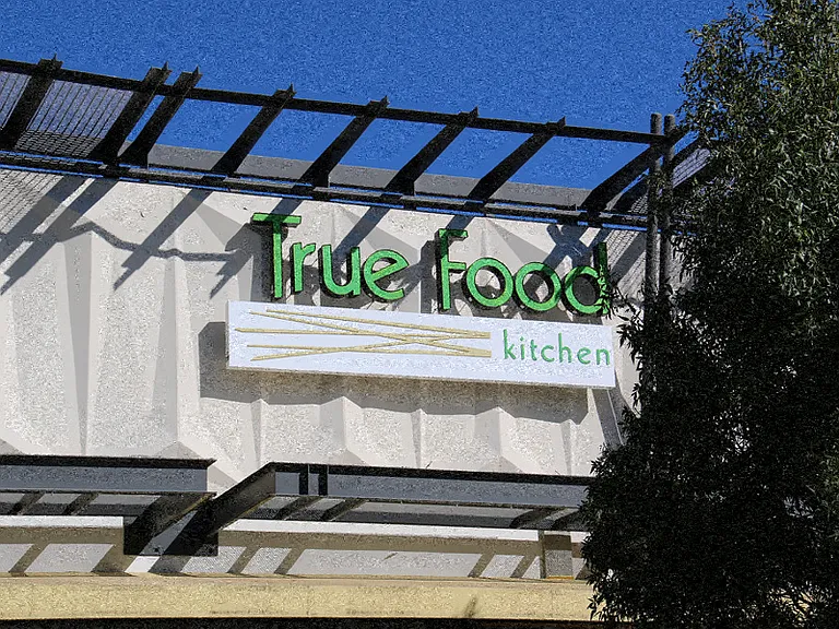 Convenient dining and entertaining
