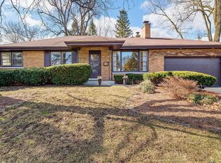 266 Terrace Dr, Clarendon Hills, IL 60514