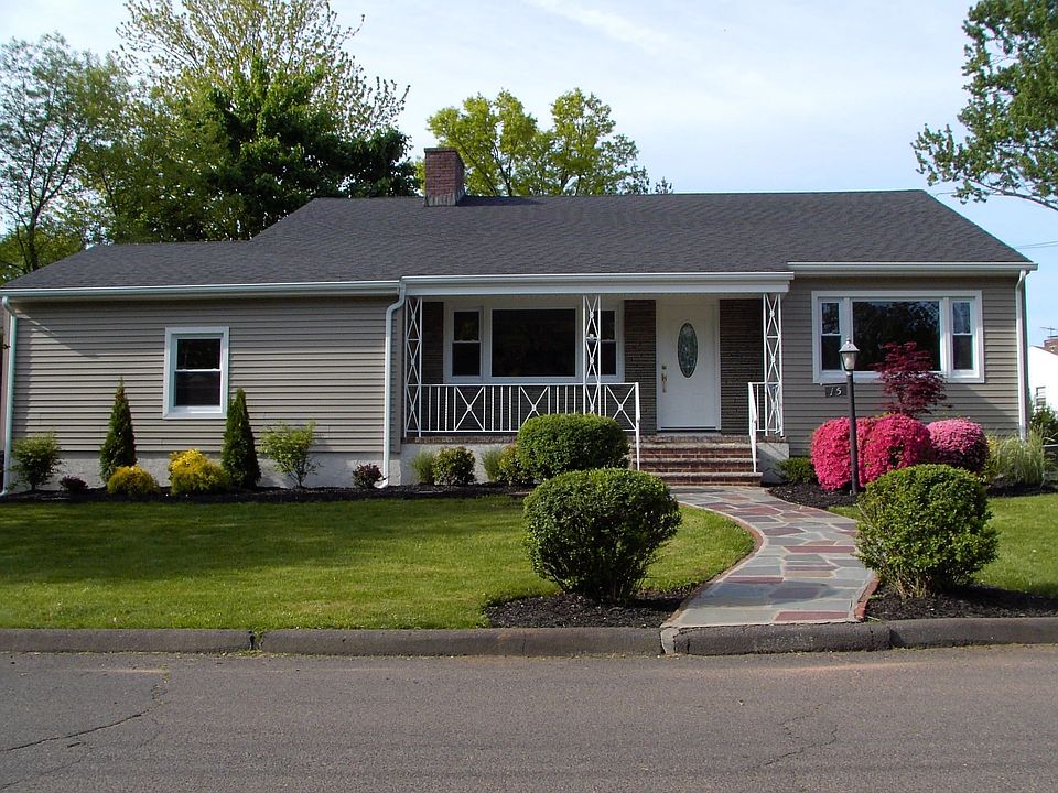 2010 Completely Renovated - MOVE RIGHT IN!!