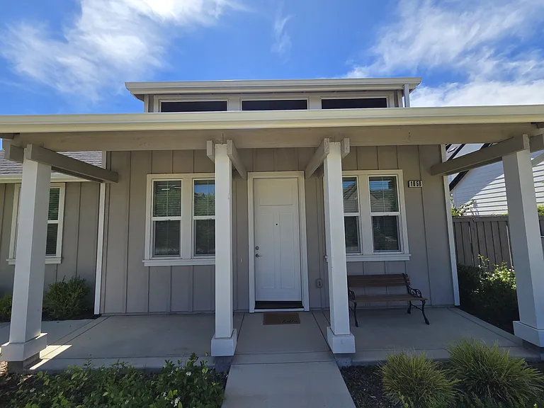 1658 Heirloom St — Photo 1