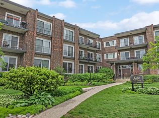 1230 N Western Ave APT 112, Lake Forest, IL 60045