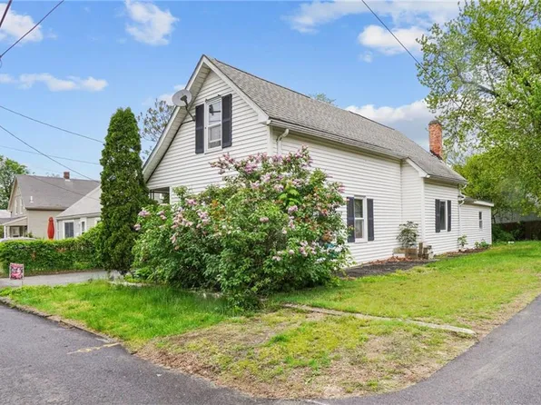 106 Providence Ave E, Riverside, RI 02915