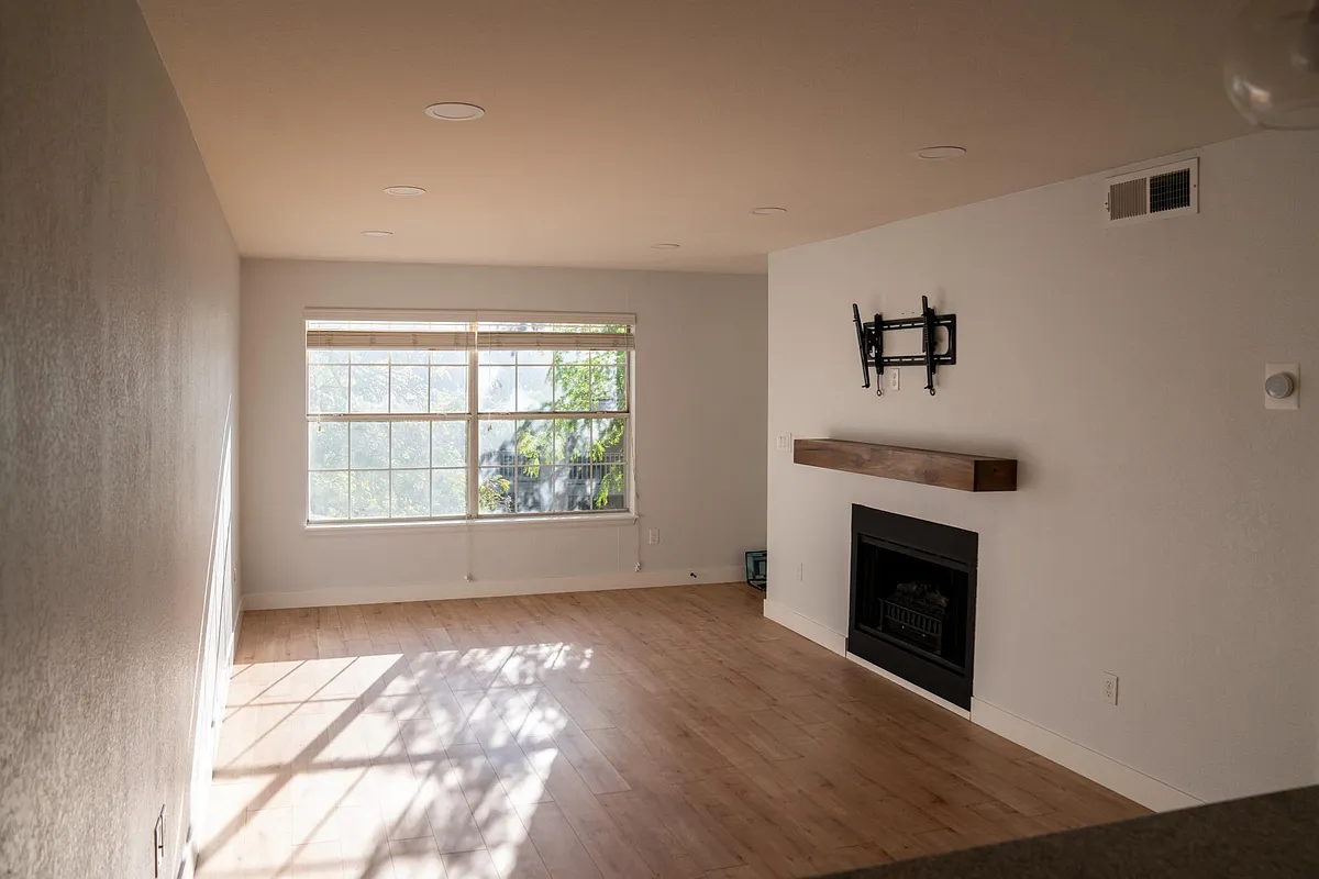 Building Photo - 9130 E Arbor Cir #L