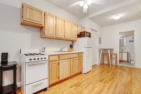 Rented by Bond New York | media 19