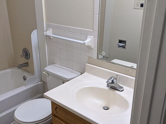 3rd image of 1409 Colony Park Dr #B