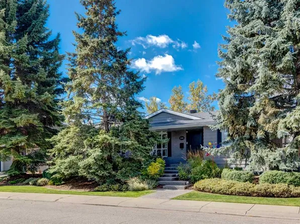 1048 E Kerfoot Cres SW, Calgary, AB T2V 2M7