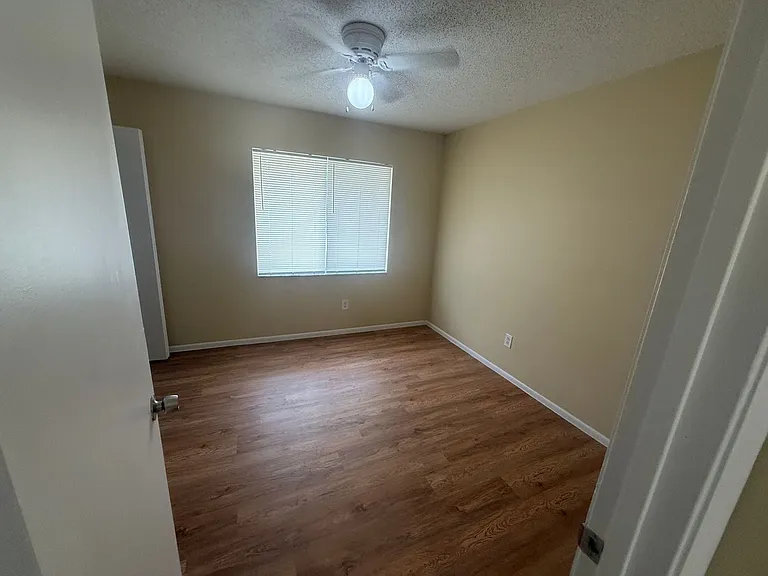 213 S Moss Rd — Photo 3