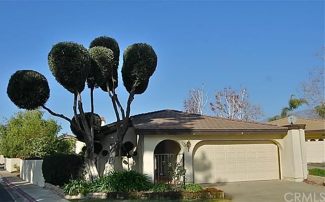 Lovely single-story Upland home with brand new paint, carpet & laminate wood flooring!