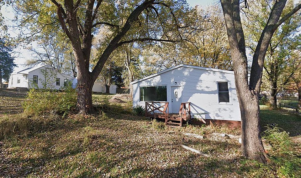 2nd image of 405 S Clarence Pl