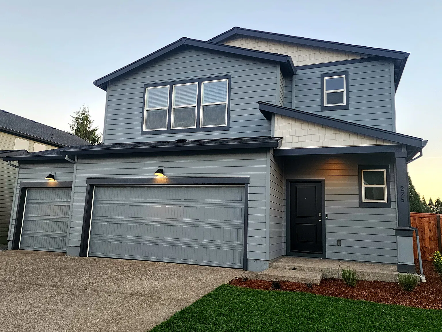 4 bed, 2.5 bath, 2260 sqft, $3,300 — Photo 4