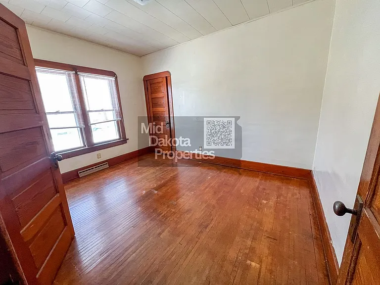 933 E 5th Ave — Photo 9