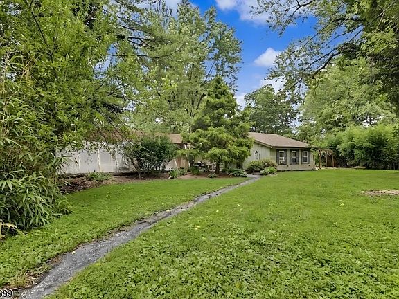 5th image of 21 Woodsville Rd
