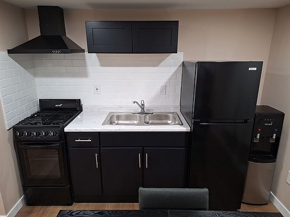 5th image of 647 W Pico Ave #647