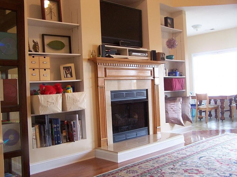 2nd image of 165 Cotillion Cres