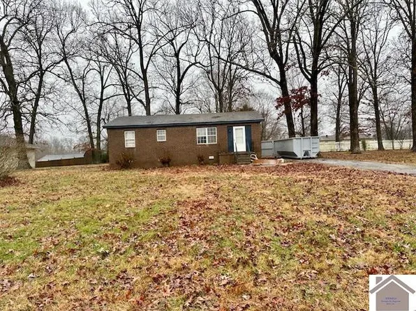 1006 Oak Grove Cir, Benton, KY 42025