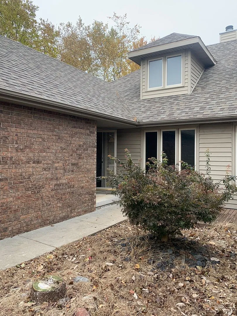 Beautiful 3-bedroom 3 full bathroom patio home available now! — Photo 2