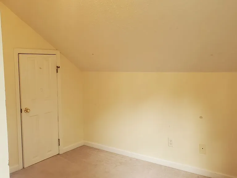 730 Henderson Rd — Photo 10