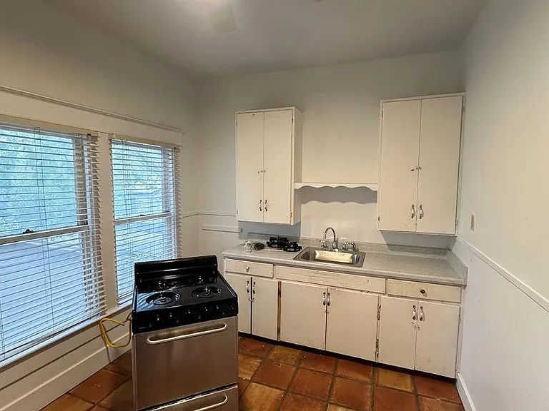 2514 Pearl St — Photo 9