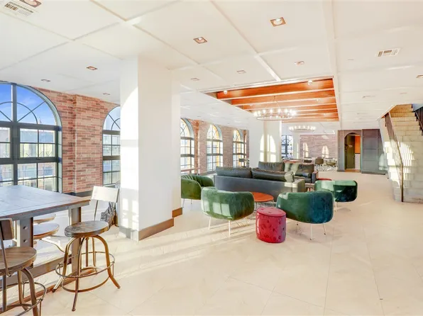 187 Kent Avenue 515 image 12 of 12
