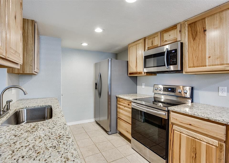 1st image of 2725 Shawn Dr