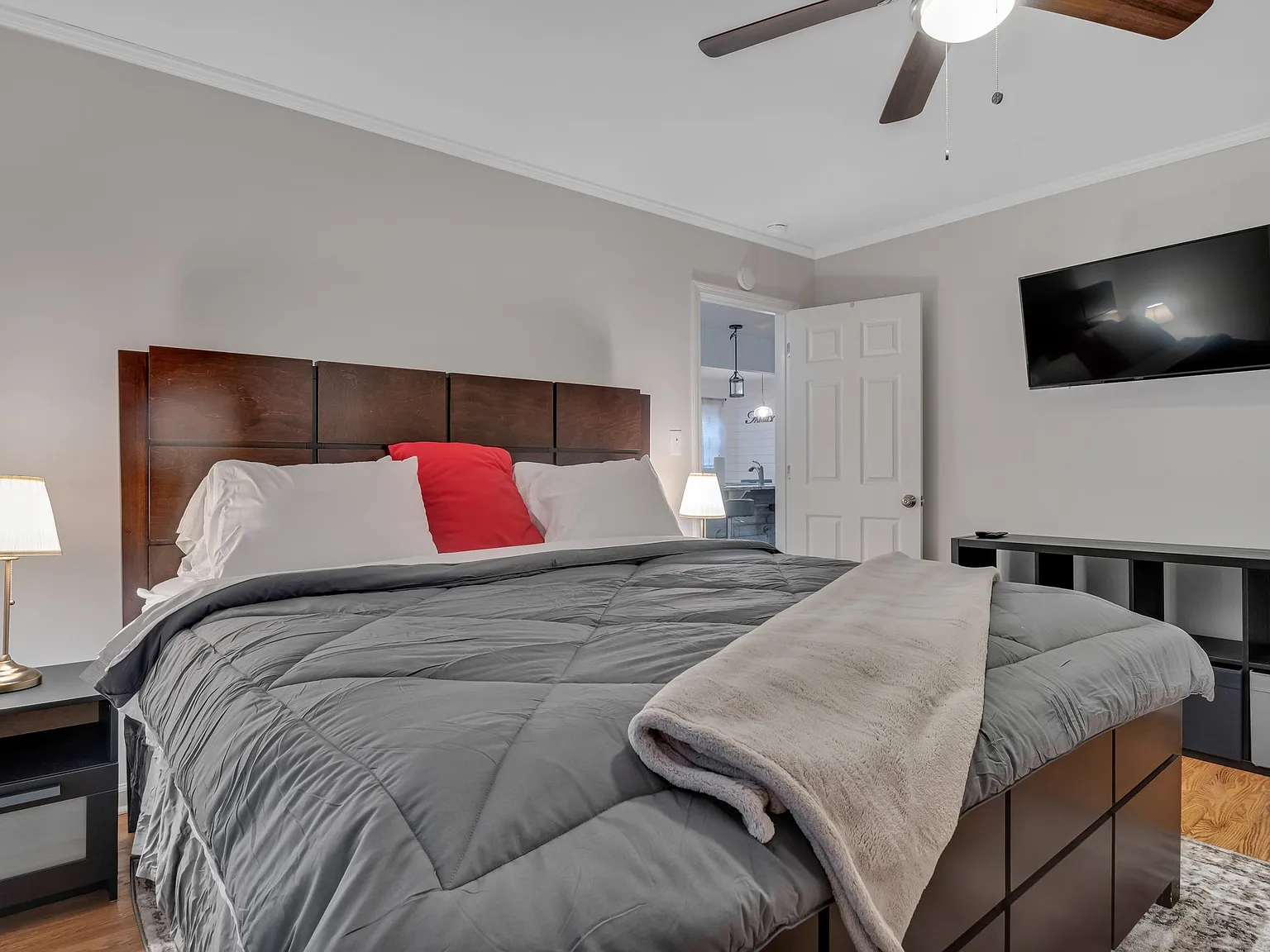 Charming East Atlanta Home - Master Bedroom + en-suite Bathroom — Photo 1