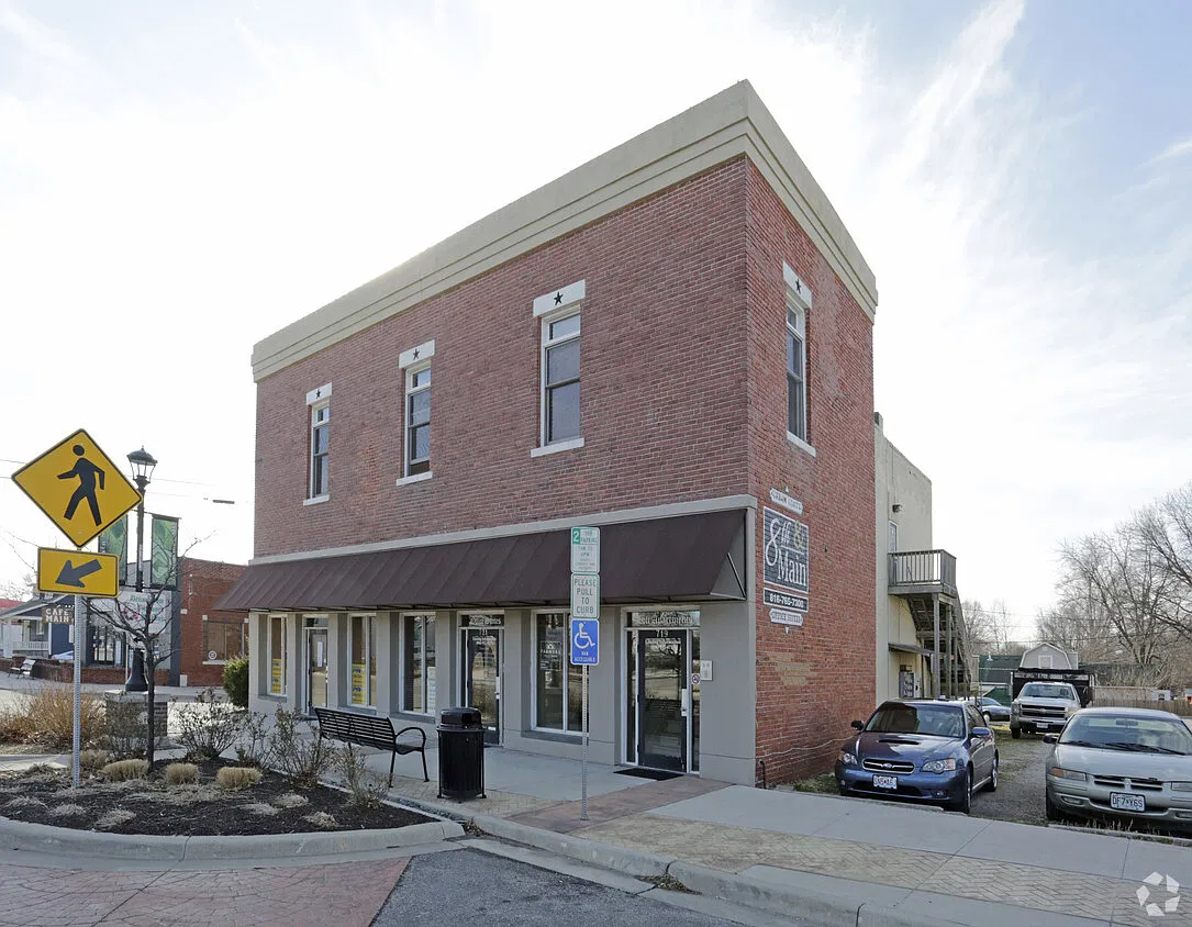 719 Main Street Grandvew — Photo 3